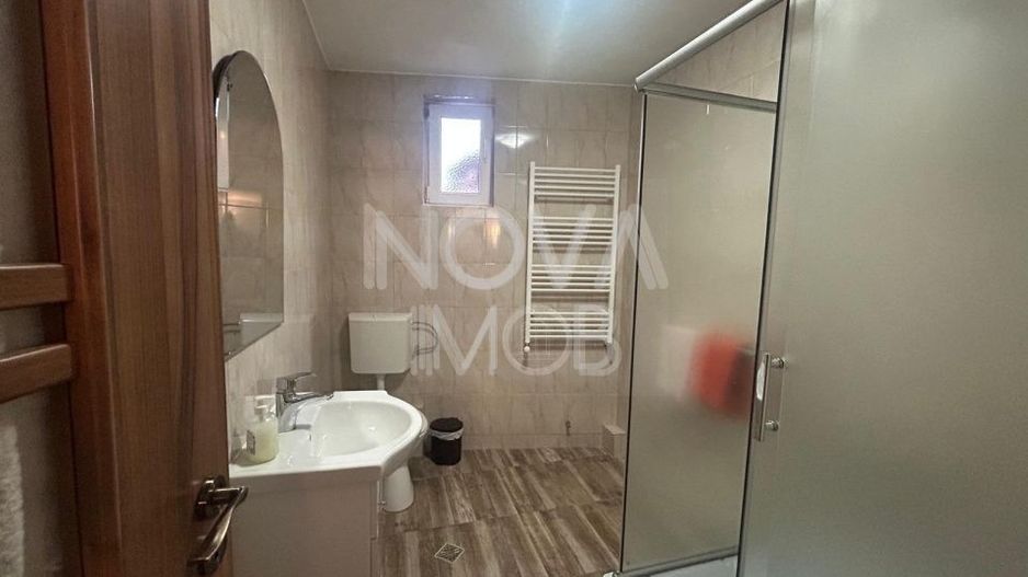 Casa de vanzare 200 mp cu spatiu comercial la parter, strada Lunga - Poză 13