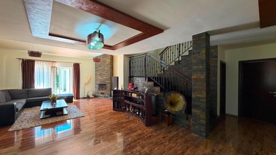 Casă 300 mp în Micești | Teren 2.026 mp | 4 dormitoare - Poză 4
