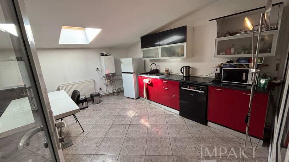 De vansare cladire birouri Floresti 1330 mp - Poză 5