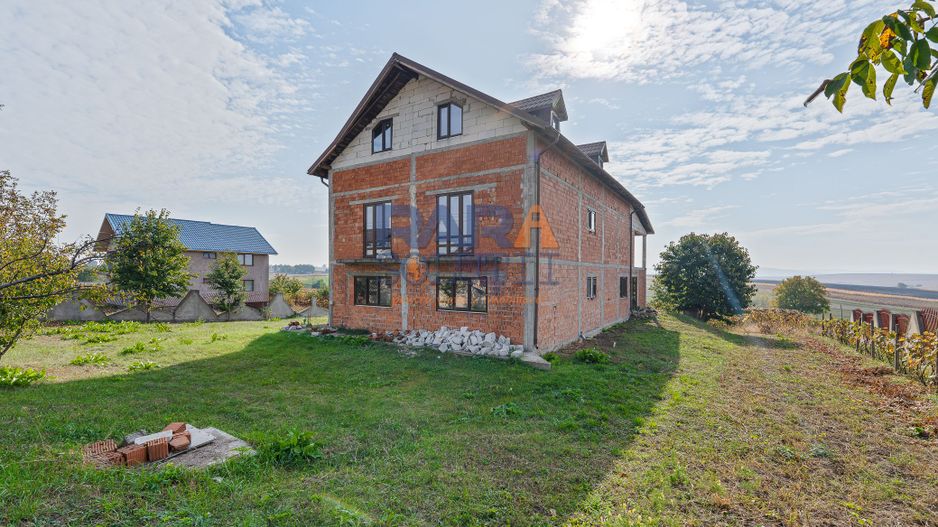 Casă P+1E, 402 mp, teren 3.600 mp, 17 km de Roman - PREȚ LA OFERTĂ! - Poză 21