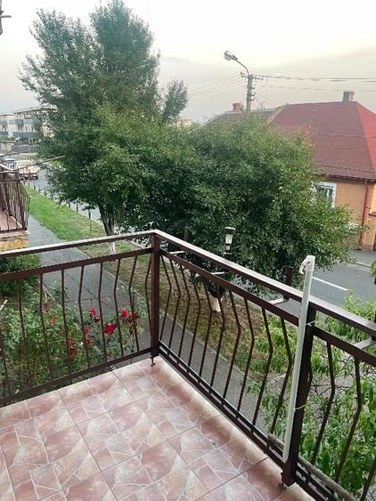 BRASADAS vinde ap 2 cam etaj 1/4 Carpati 2. - Poză 1