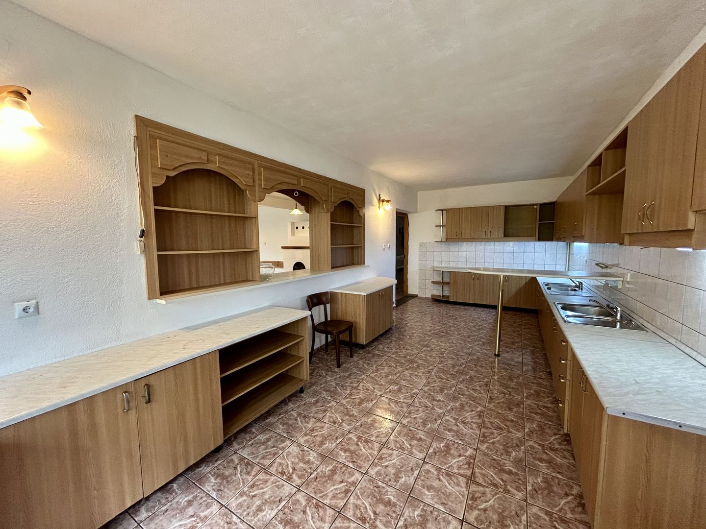 Pensiune cu potențial deosebit, vedere spectaculoasă spre Piatra Craiului - Poză 13