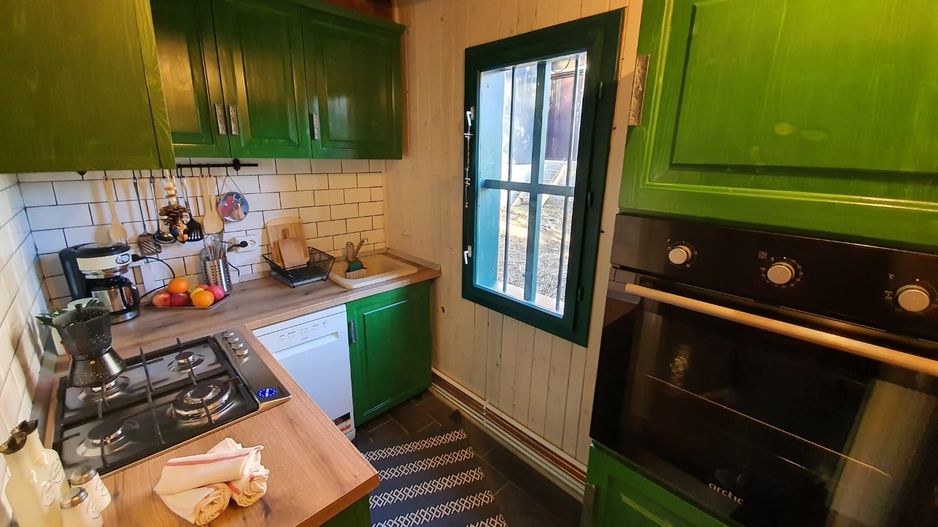 Cabană de vânzare-complet utilată, ideală pentru regim hotelier. - Poză 4