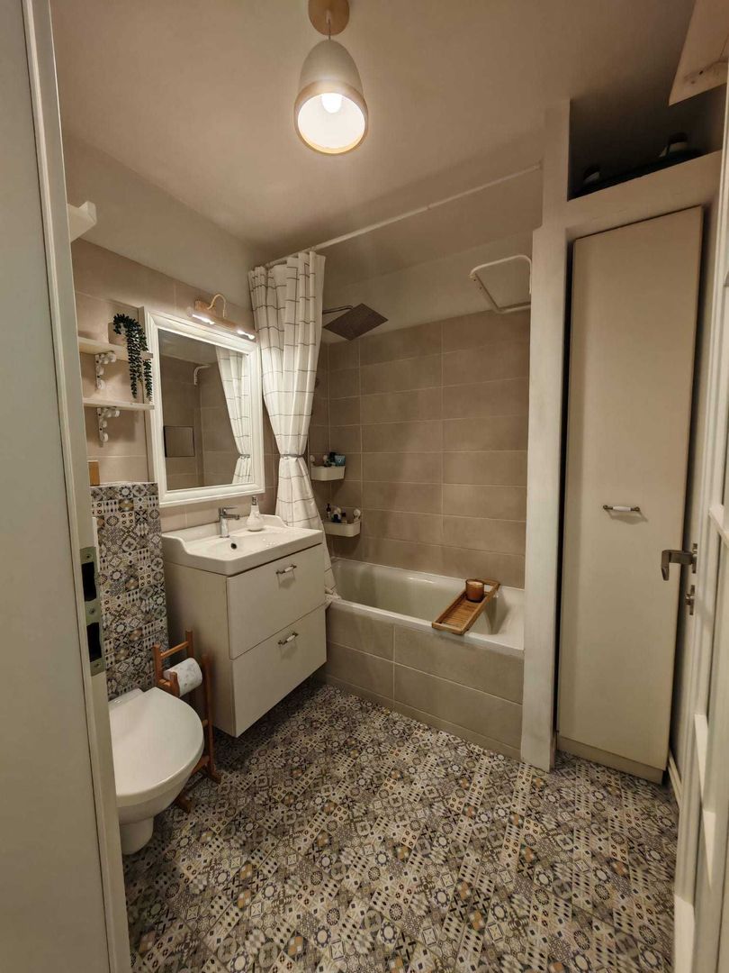 Apartament luminos 2 camere. Zona Tineretului. Cu  Centrala. Loc Parcare. - Poză 4