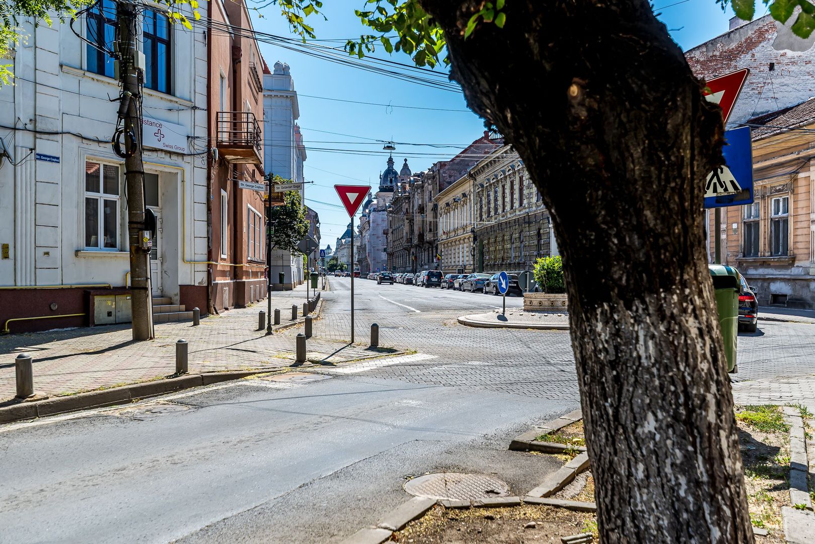 Apartament cu 4 camere si terasa si curte proprie, langa primarie - Poză 10