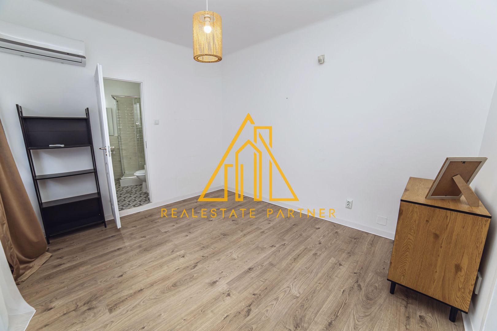 Apartament 4 camere renovat, central, ideal rezidențial sau activitate business - Poză 20