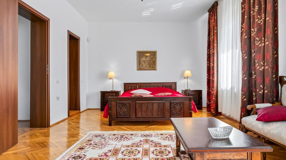 Casa pe 3 niveluri | Terasa cu priveliste | 3 parcari | Pozitie centrala - Poză 19