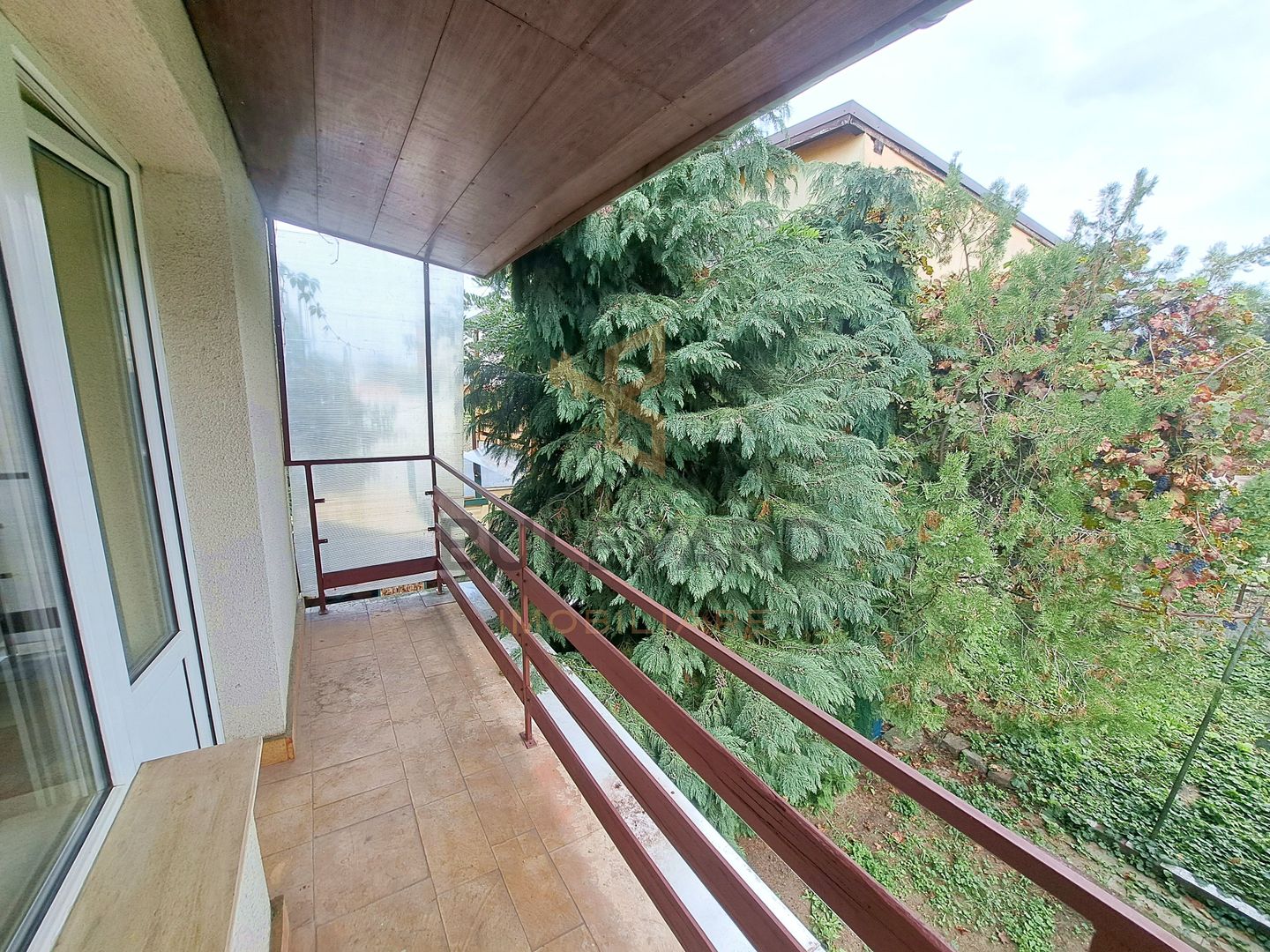 Casa 3 dormitoare, curte 60mp, parcare, langa UMF! - Poză 2