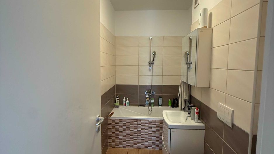 Apartament 2 camere Coresi de vânzare - Poză 3
