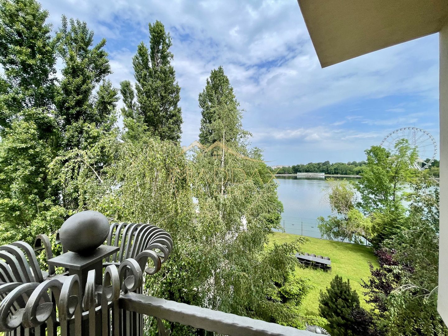 Impressive Villa *1500 SQM usable* 2613 SQM land / Open to the lake - Poză 61