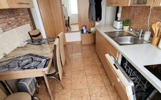 Apartament 2 camere Cetate Closca et.1 56 mp. - Poză 4