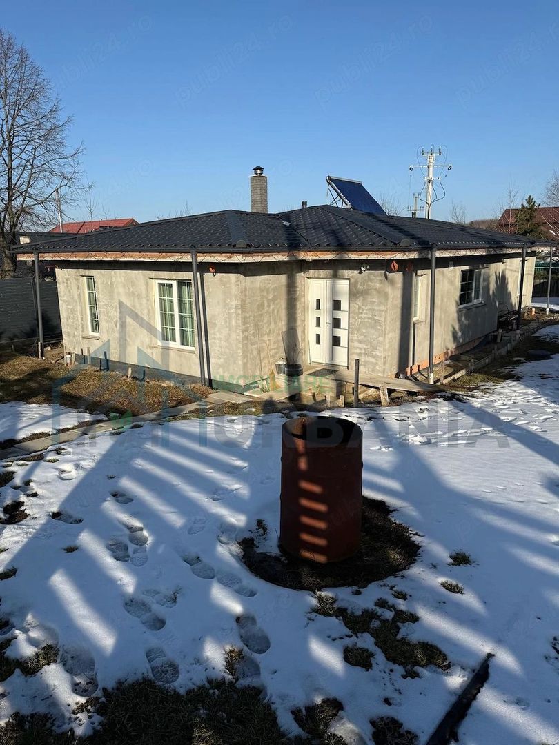 Casă de vânzare în zona Bucium, teren 946 mp, grădină și foișor - Poză 1