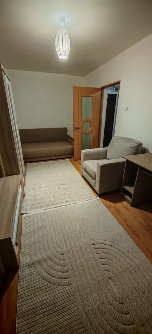 Garsoniera zona Tractorul ,bloc de apartamente - Poză 5