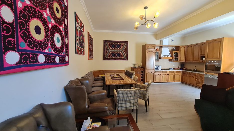 Vila deosebitǎ în zona centrala - Poză 12