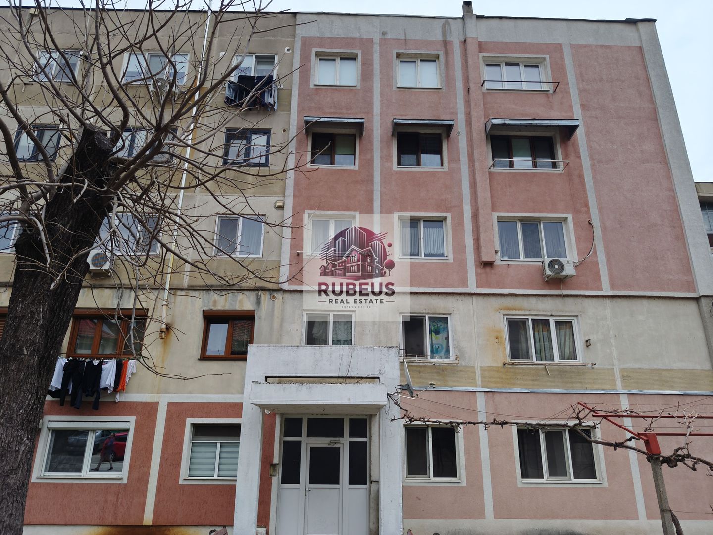 Mic la întreținere, bun la randament: apartament în Orșova - Poză 8