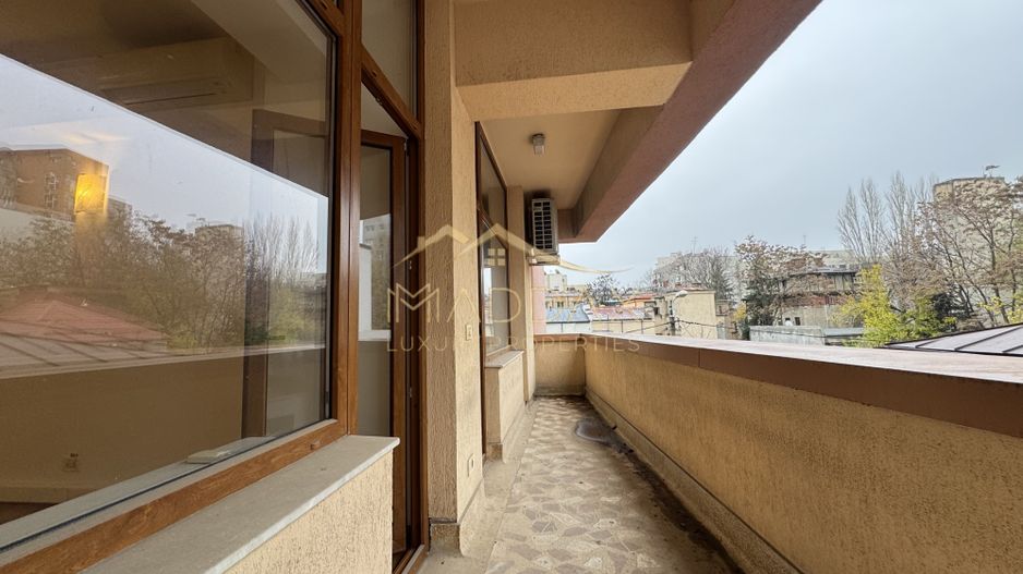 Vila centrala cu 13 camere *460mpu* + garaj // Dorobanți - Poză 30
