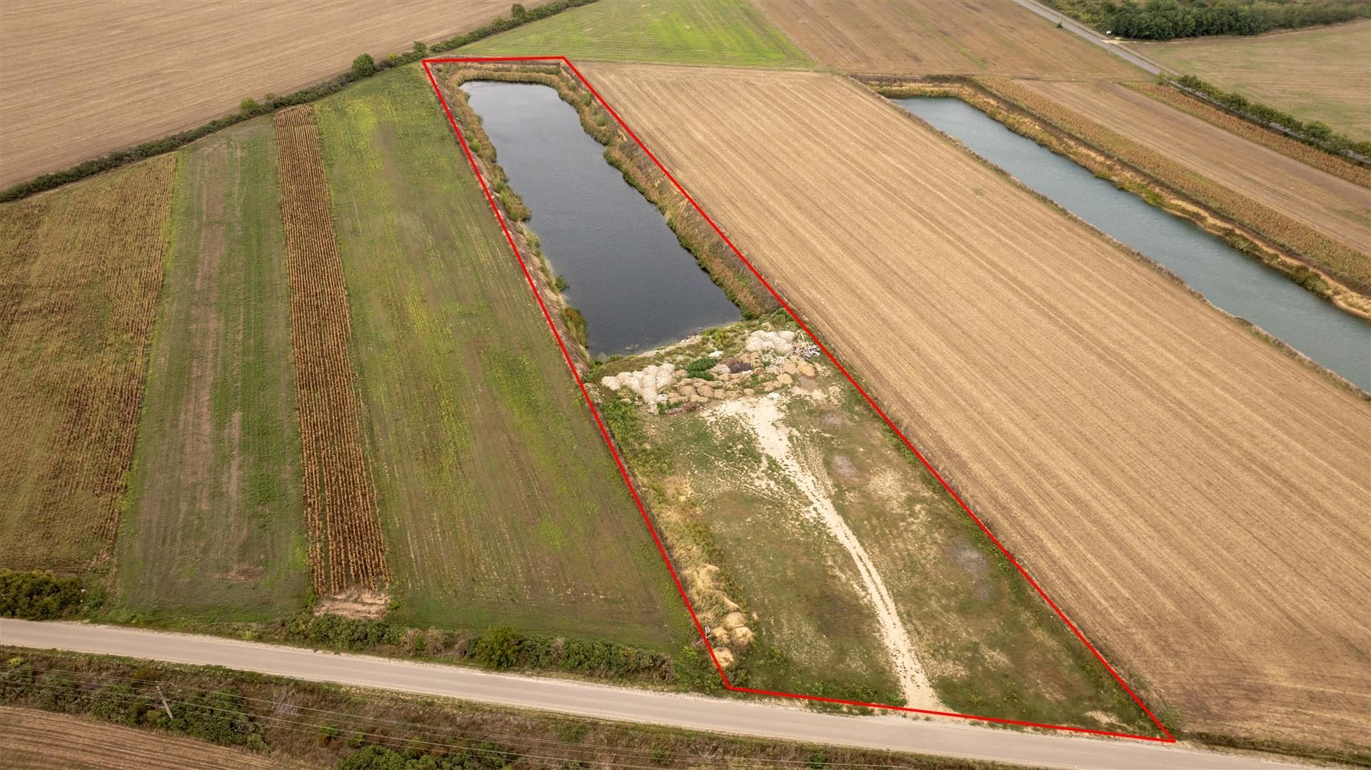 Teren extravilan Santaul Mic cu luciu de apa - Poză 4