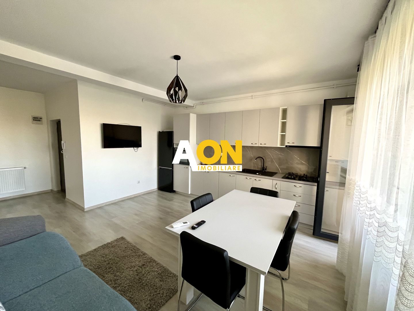 Apartament cu 3 Camere, Bloc Nou, Etaj 1, Zona Centru - Poză 3