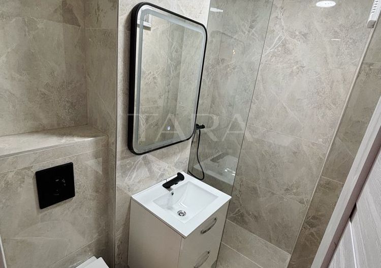 Apartament cu 3 camere, intermediar, complet renovat. - Poză 7