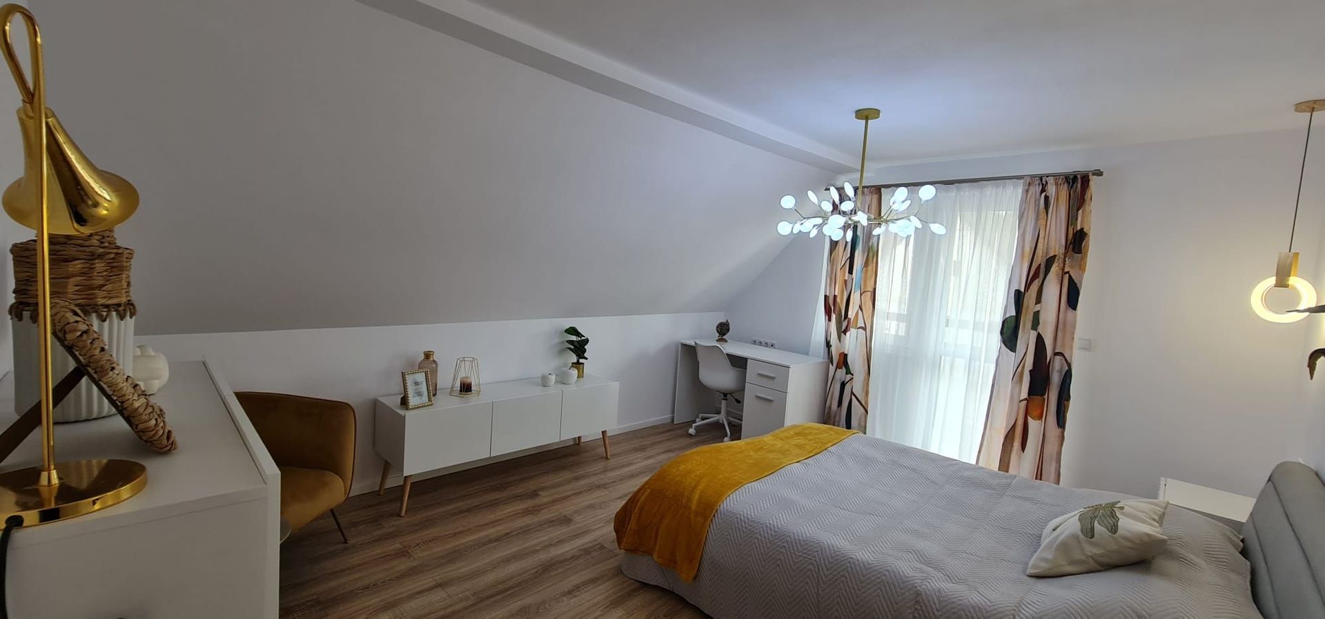 Vila spațioasă și elegantă de vânzare la intrarea în cartierul Turnișo - Poză 16