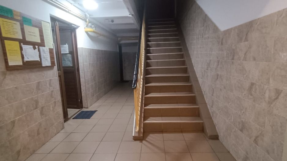 Inchiriez Ap. de 3 camere Decomandat Gorjului - Poză 2