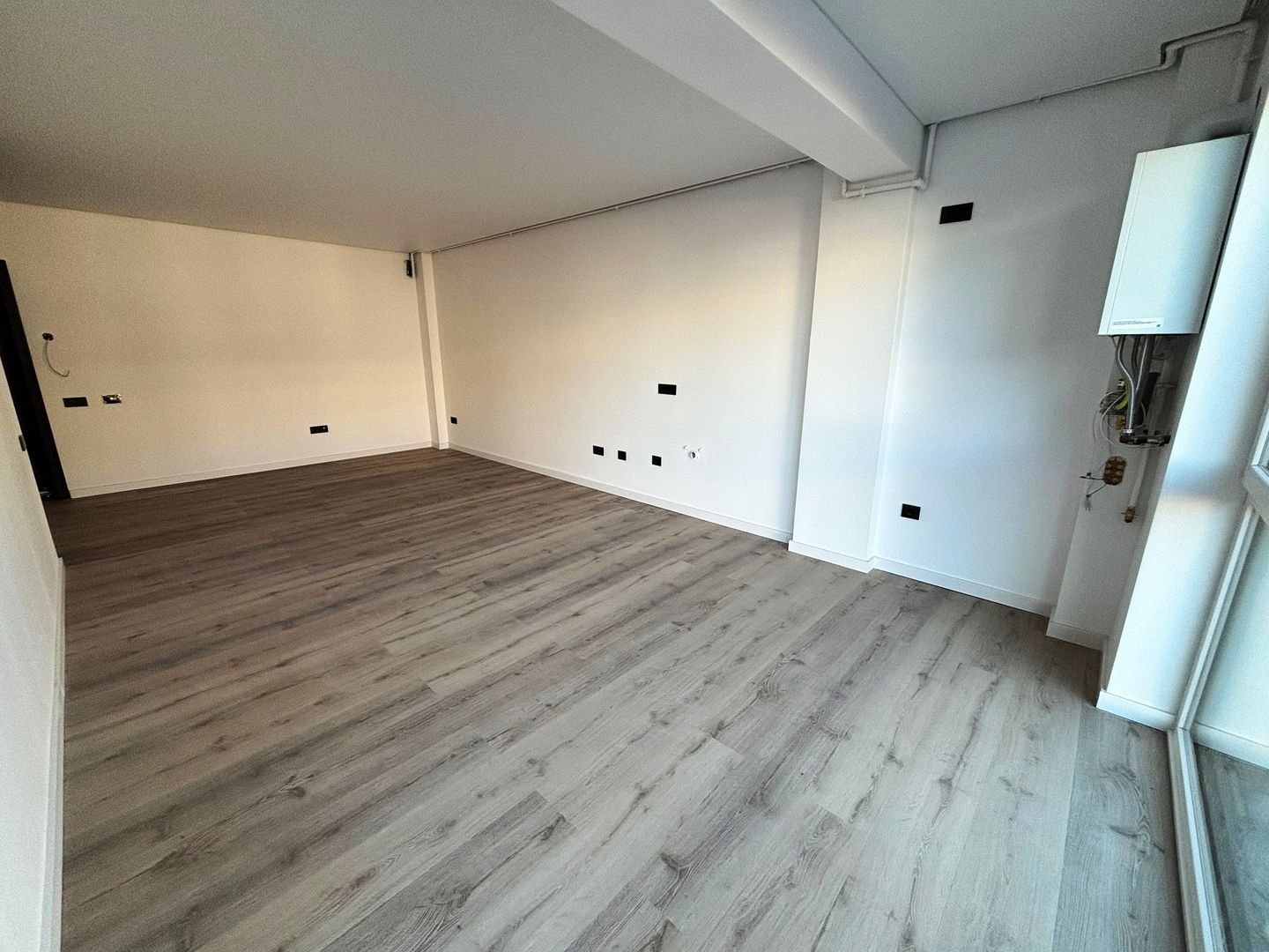 Apartament PREMIUM 3 camere cu GARAJ si boxa - zona Centrala - Poză 7