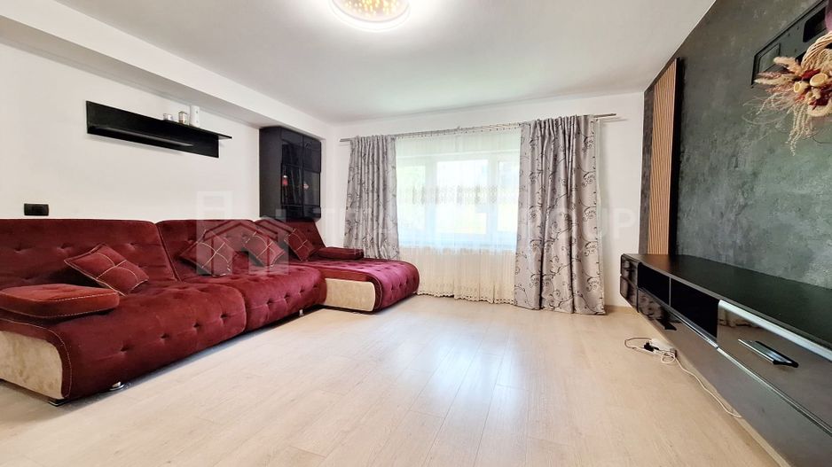 Apartament spatios si modern, 3 camere decomandat - Poză 2