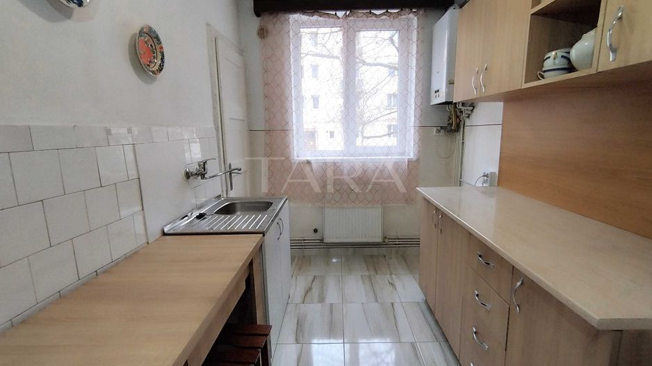 Apartament 2 camere- zona Facultatea de Litere - Poză 3