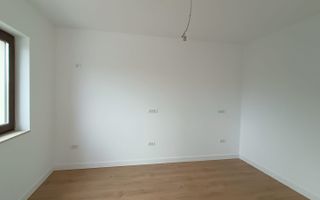 Duplex cu 5 camere despartit prin camera tehnica in Dumbravita - Poză 8