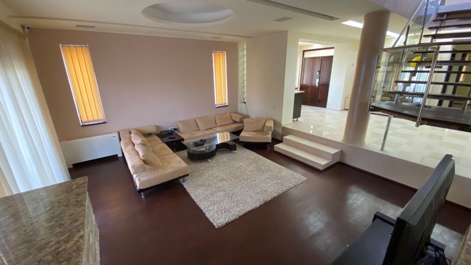 VILA CU 5 CAMERE zona Mircea Cel Batran - Poză 1