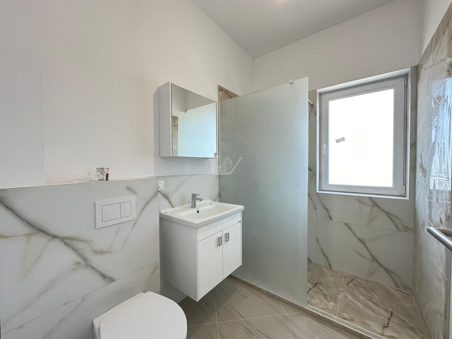 Etaj 1. Loc de parcare. Asfalt. - Poză 3