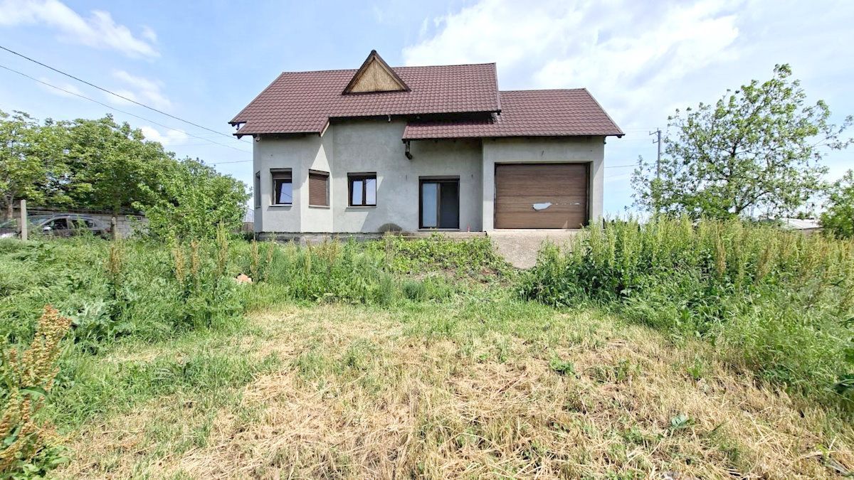Casă tip vilă cu teren 2426 mp în Matca – oportunitate la 115.000 € - Poză 1