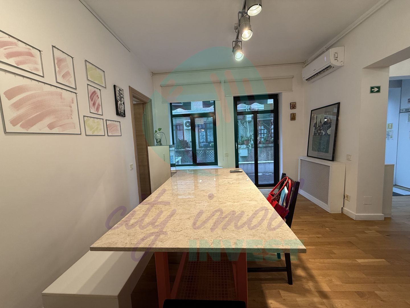 Un apartament Chic ideal ca locuinta sau activitate - Poză 13