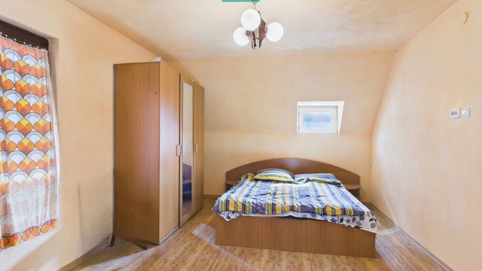 Casă și centru comercial, în localitatea Lazuri - Poză 4