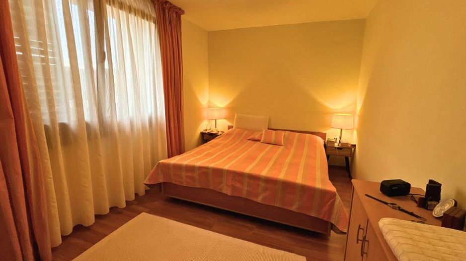 Vilă cu 10 camere P+2E+M 400 M² utili 2800 M² Teren Comandau - Poză 5