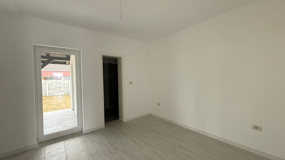 Duplex pe parter – compartimentare excelentă, teren generos. - Poză 8