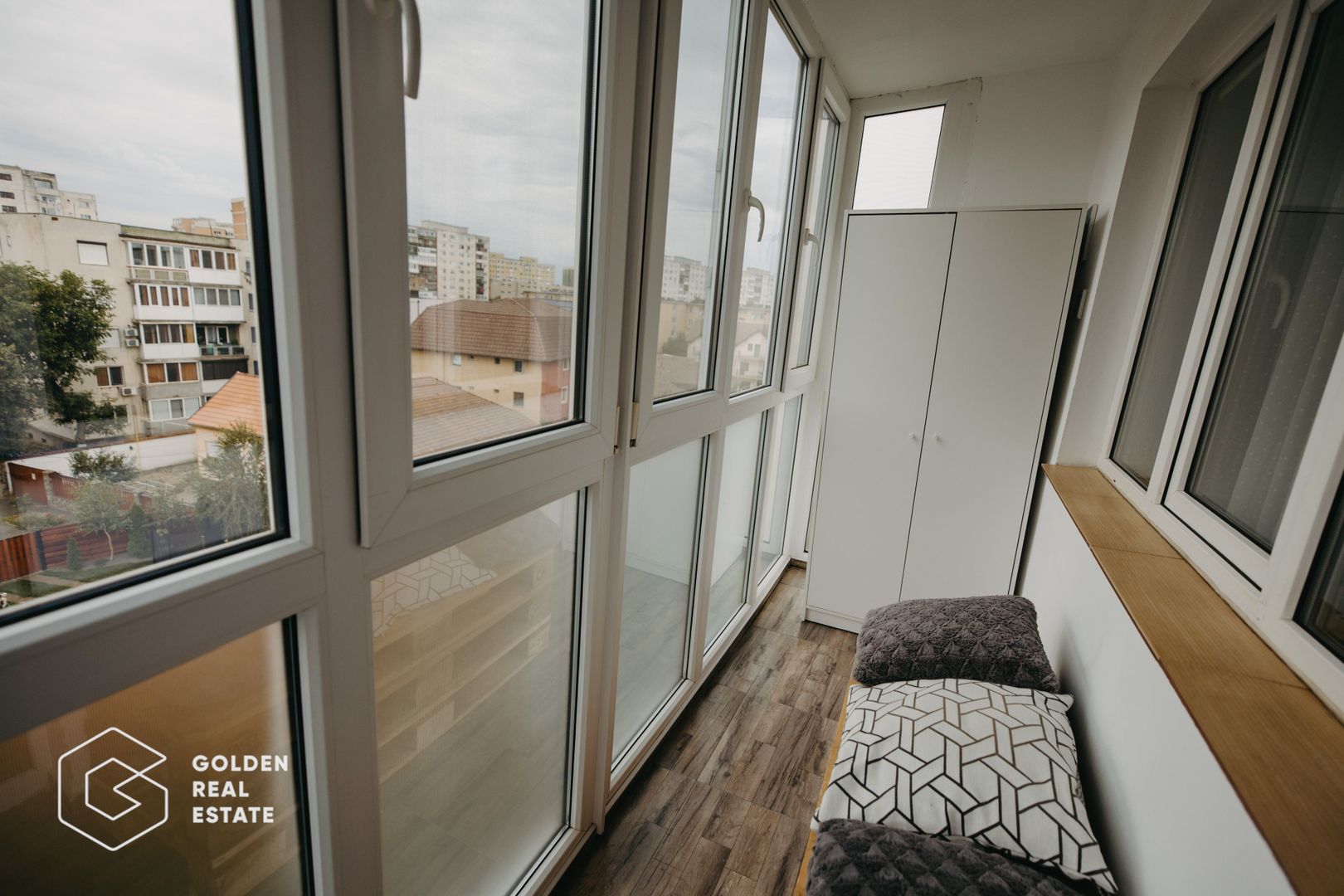 Apartament cu 4 camere, complet utilat și mobilat, zona Vlaicu - Poză 18