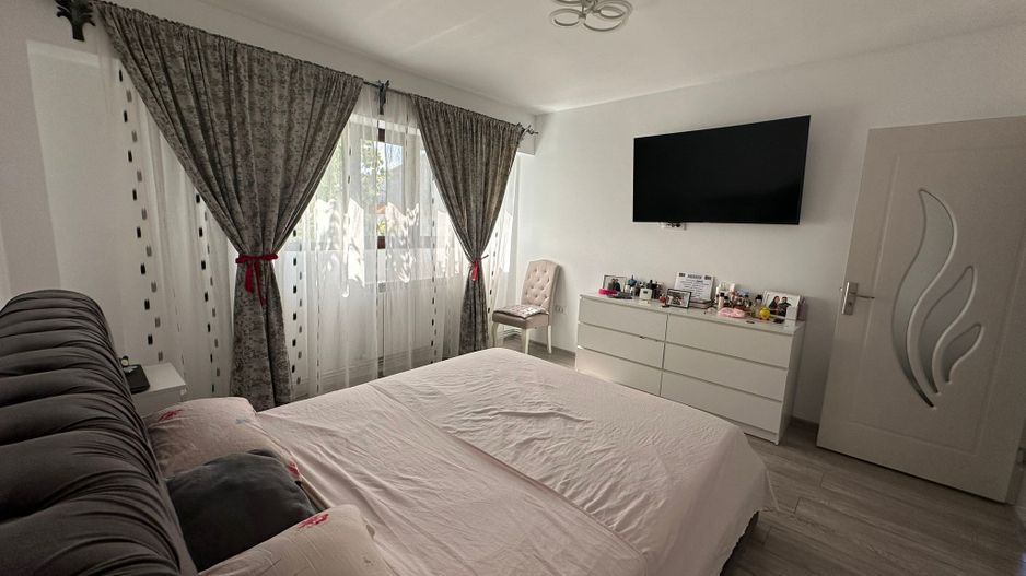 Apartament cu 3 camere, renovat modern, mobilat si utilat, zona CENTRU; - Poză 4