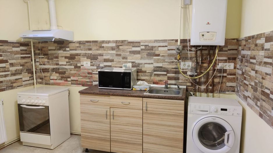 În inima campusului universitar, renovat, ideal pentru investiție sau locuință! - Poză 1