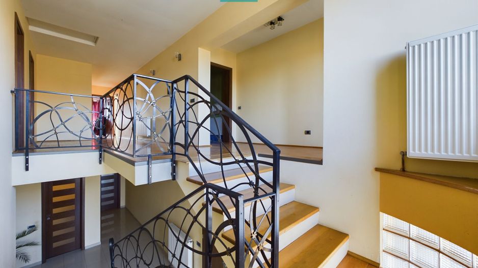 Vilă spațioasă cu 8 camere, Grădiște - Poză 17