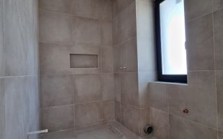 Vilă Individuală cu 700 mp Teren și Mansardă Amenajată - Poză 12