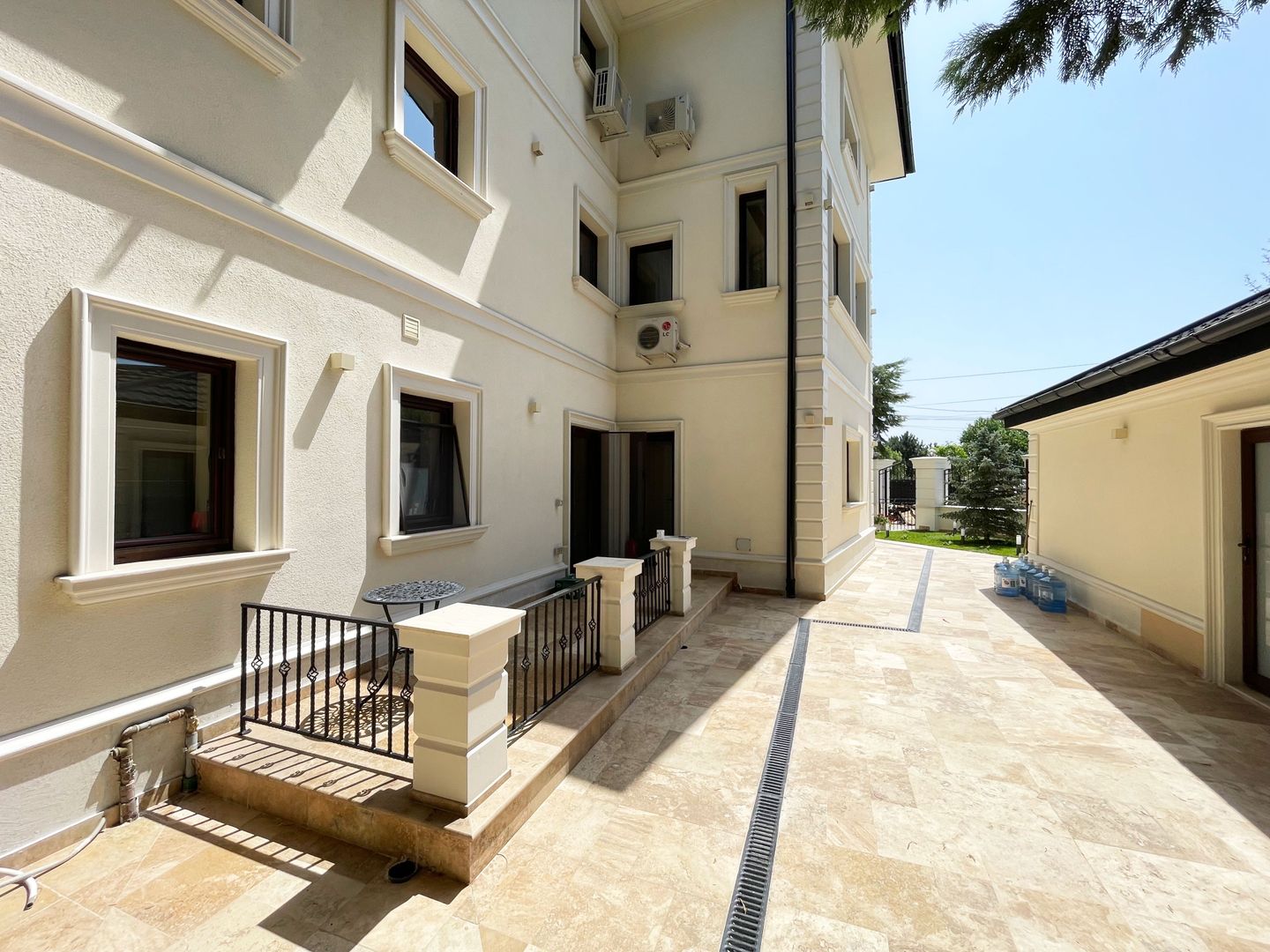 Vila Individuala cu arhitectura superba | 1128mp Teren | Piscina - Poză 5