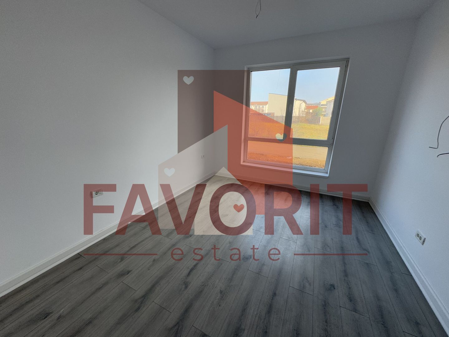 Spatios. Bloc NOU. Disponibil imediat. Strada asfaltata. - Poză 8