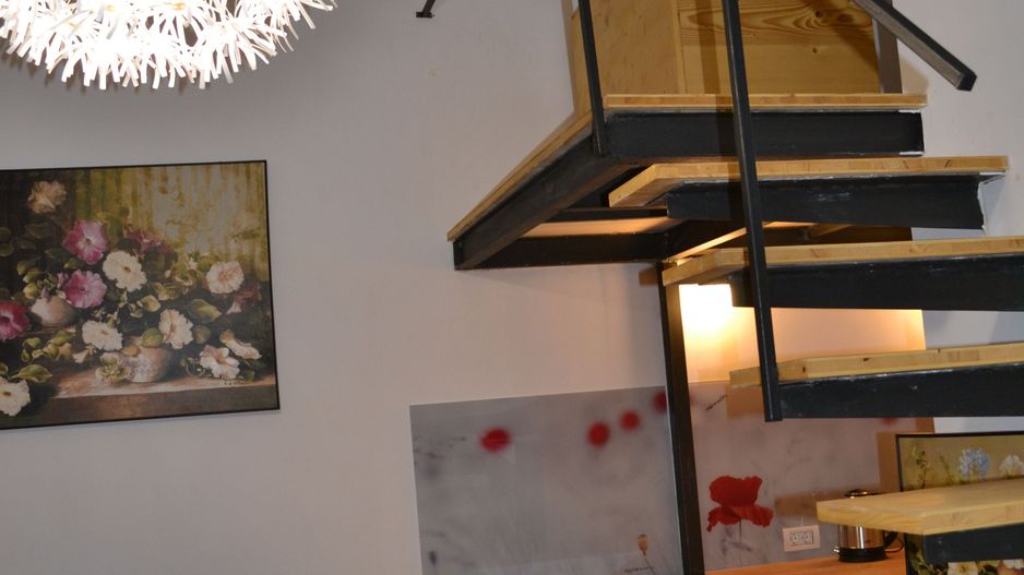 Studiou langa medicina cu scara interioara - Poză 18