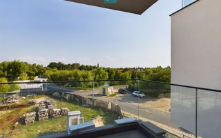 Apartament modern cu 4 camere, curte și terasă – liniște și confort ap - Poză 14