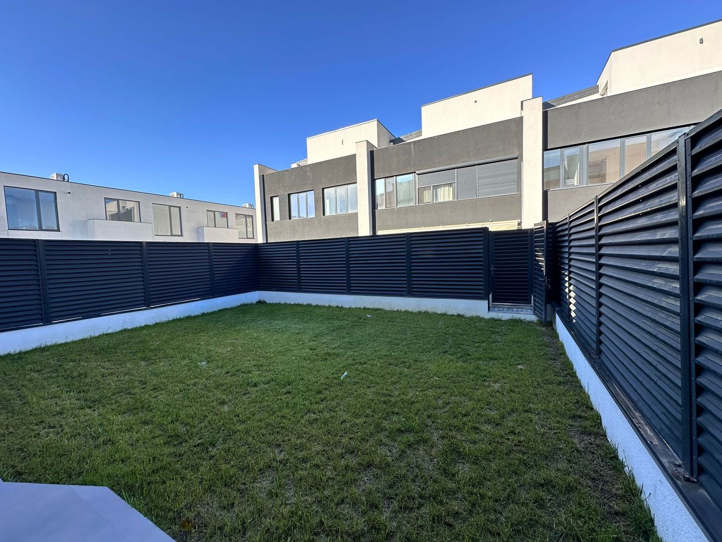 Vila lux  nemobilata cu 5 camere de inchiriat i - Poză 6