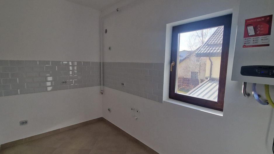 Apartament 3 camere 64 mp + loc de parcare Lunca Cetatuii 95000 euro - Poză 4