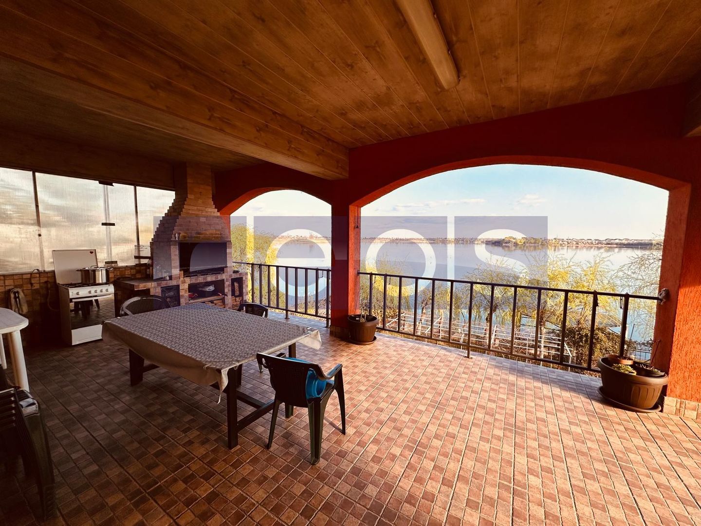 VILA DE VANZARE PE LAC | CREVEDIA | 7 CAMERE - Poză 12