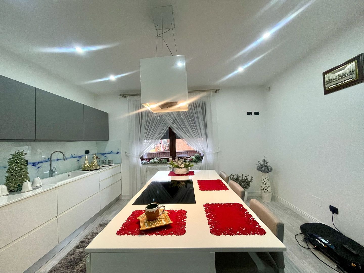 CASA COMPLET UTILATA SI MOBILATA MODERN CU GRADINA | 1100 MP |MARGINEA - Poză 25