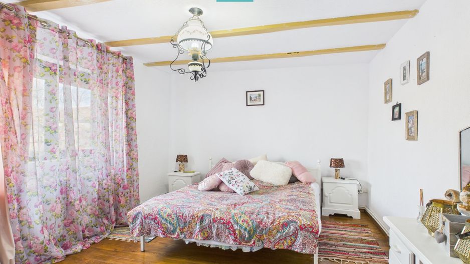 Casă deosebită la Urvişu de Beliu - Poză 10